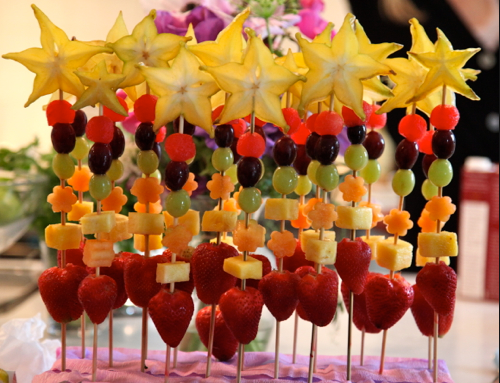 Krájení ovoce na slavnostním stole - úžasné fotografické nápady