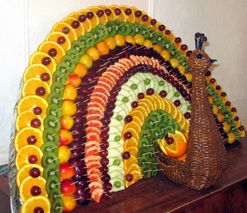 Fatias de frutas na mesa festiva - incríveis ideias para fotos