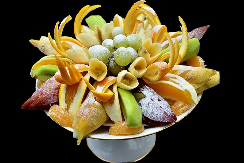 Menghiris buah-buahan di atas meja perayaan - idea foto yang menakjubkan