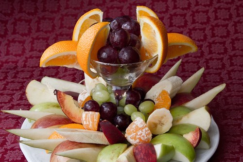 Krájanie ovocia na slávnostnom stole - úžasné fotografické nápady