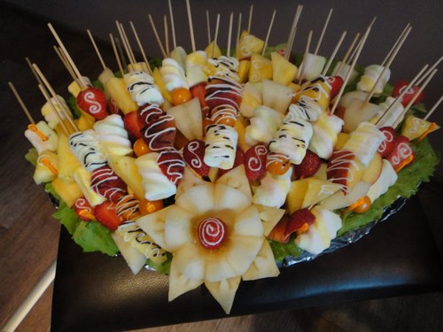 Fatias de frutas na mesa festiva - incríveis ideias para fotos