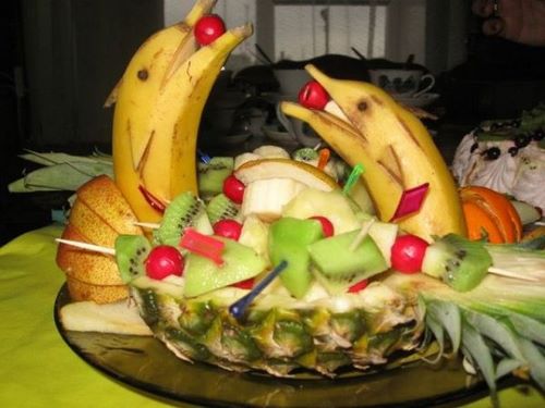 Tranche de fruits sur la table de fête - idées de photos incroyables