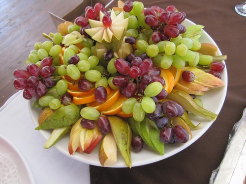 Frugtskæring på det festlige bord - fantastiske fotoideer