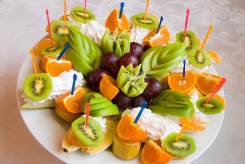Felii de fructe pe masa festivă - idei foto uimitoare
