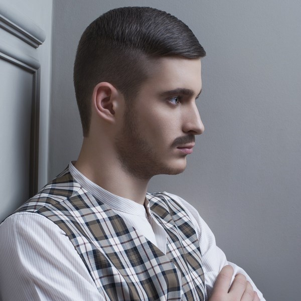 Moderigtigt hårklip for mænd 2020-2021: ideer og fotos af moderigtige klippebakker til mænd