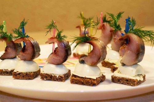 Fish slicing - ideas on how to arrange fish snacks on the festive table