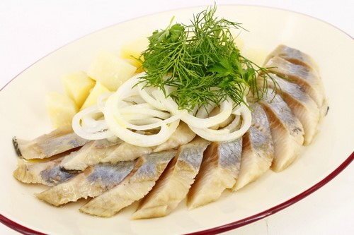 Fatias de peixe - idéias sobre como organizar lanches de peixe na mesa festiva