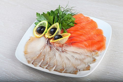 Fatias de peixe - idéias sobre como organizar lanches de peixe na mesa festiva