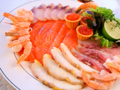 Fatias de peixe - idéias sobre como organizar lanches de peixe na mesa festiva