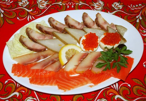 Rezanje ribe - ideje kako organizirati riblje grickalice na svečanom stolu