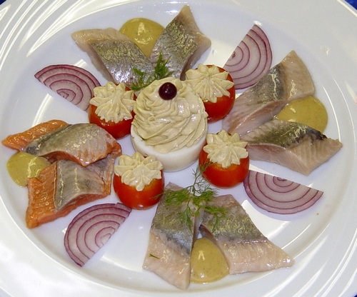 Fish slicing - ideas on how to arrange fish snacks on the festive table