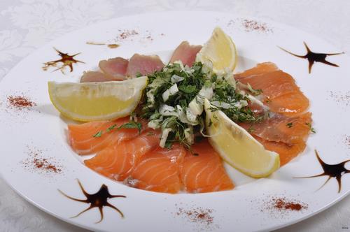 Fatias de peixe - idéias sobre como organizar lanches de peixe na mesa festiva