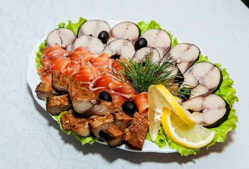 Fish slicing - ideas on how to arrange fish snacks on the festive table