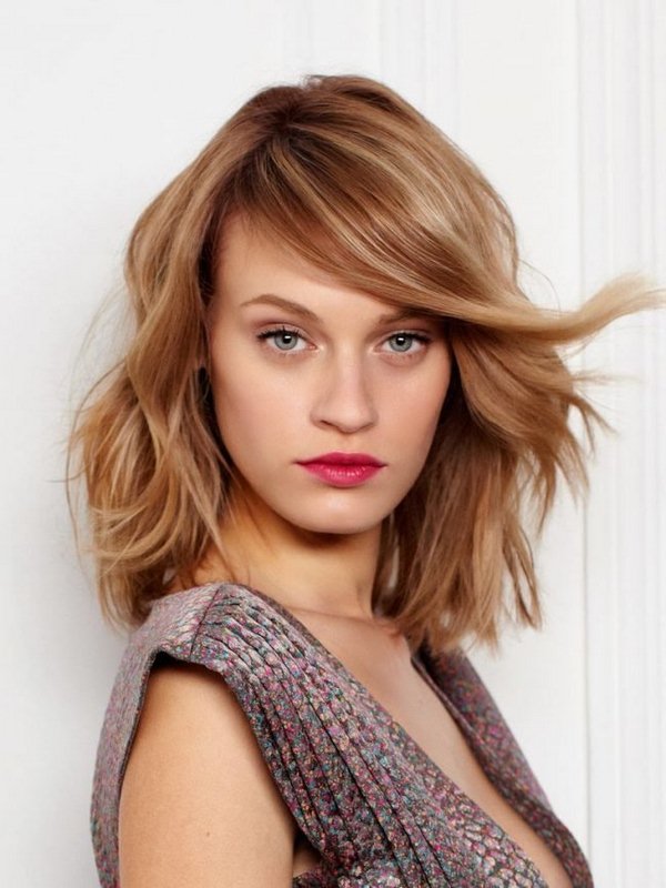 Belles coupes de cheveux pour les cheveux moyens 2020-2021: types, idées, tendances - photo