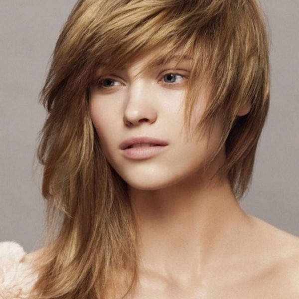 Belles coupes de cheveux pour cheveux mi-longs 2020-2021: types, idées, tendances - photo