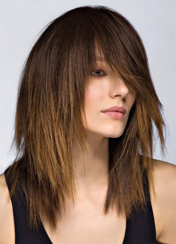 Belles coupes de cheveux pour cheveux mi-longs 2020-2021: types, idées, tendances - photo