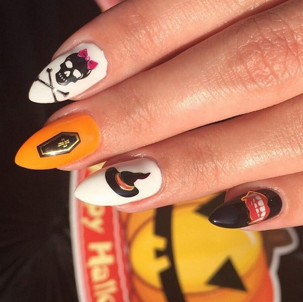 Ongebruikelijke manicure voor Halloween 2019: spectaculaire ideeën voor nagelontwerp op de foto