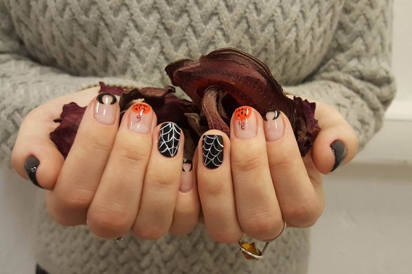 Ongebruikelijke manicure voor Halloween 2019: spectaculaire ideeën voor nagelontwerp op de foto