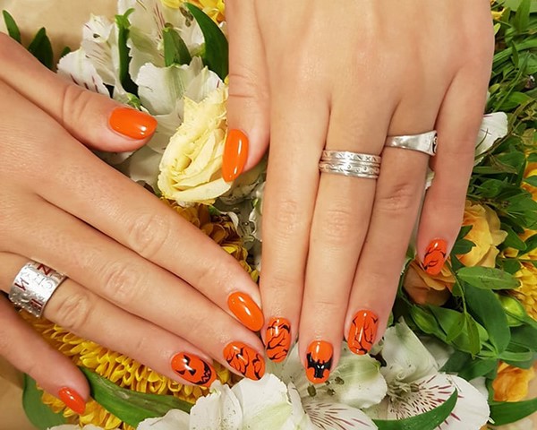 Ongebruikelijke manicure voor Halloween 2019: spectaculaire ideeën voor nagelontwerp op de foto