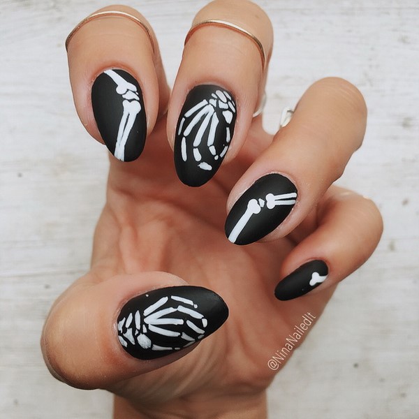 Ungewöhnliche Maniküre für Halloween 2019: spektakuläre Nageldesign-Ideen auf dem Foto