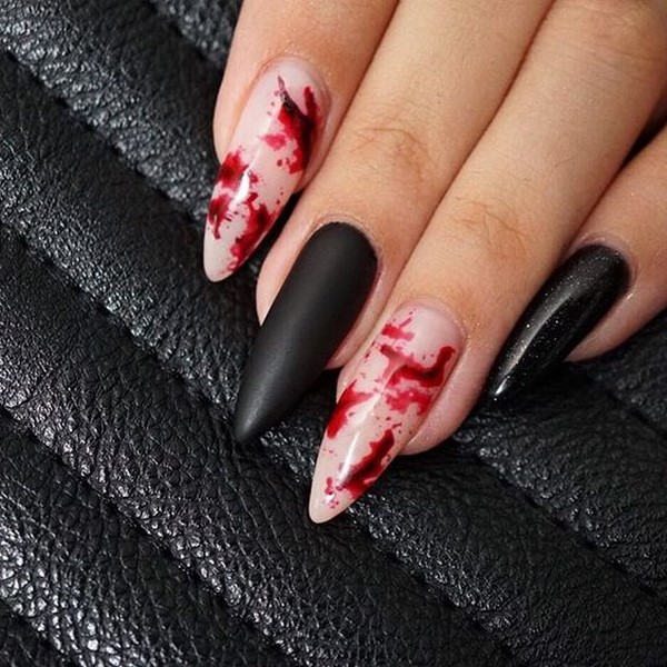 Ongebruikelijke manicure voor Halloween 2019: spectaculaire ideeën voor nagelontwerp op de foto