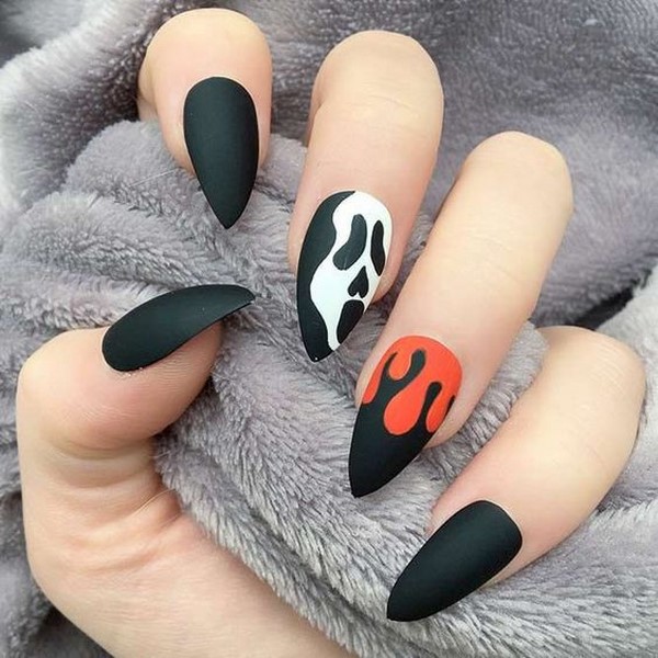 Manicure incomum para o Halloween 2019: idéias espetaculares de design de unhas na foto