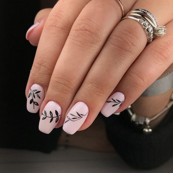 Fashionable drawings on the nails in the season 2020-2021: top ideas and trends