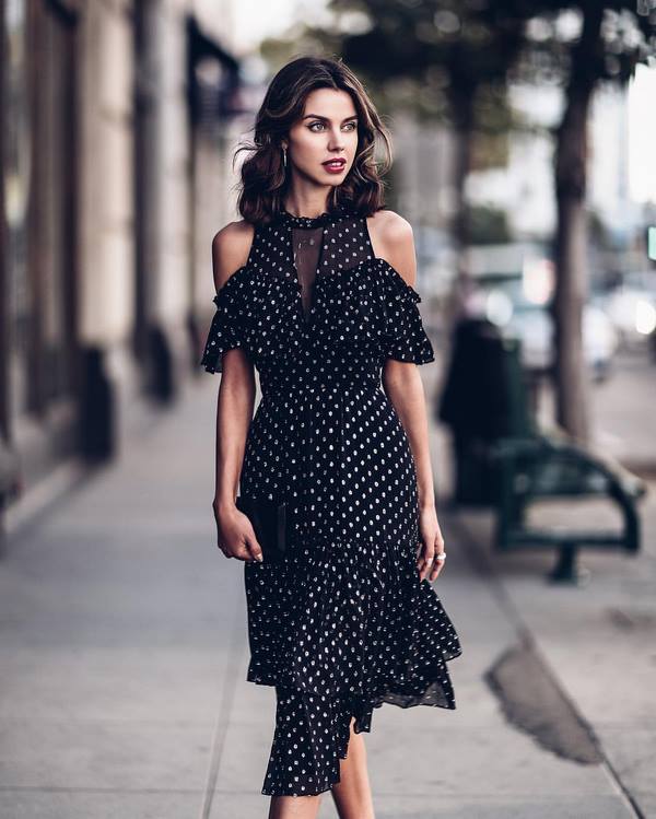 Robes noires 2020-2021: principales tendances pour les robes noires