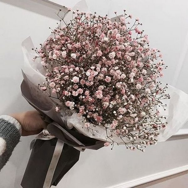 Charming floral arrangements 2020-2021: top trends and trends of the season in the photo