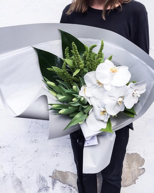 Charming floral arrangements 2020-2021: top trends and trends of the season in the photo