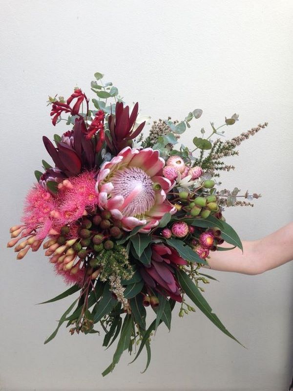 Charming floral arrangements 2020-2021: top trends and trends of the season in the photo