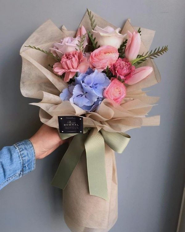 Charming floral arrangements 2020-2021: top trends and trends of the season in the photo