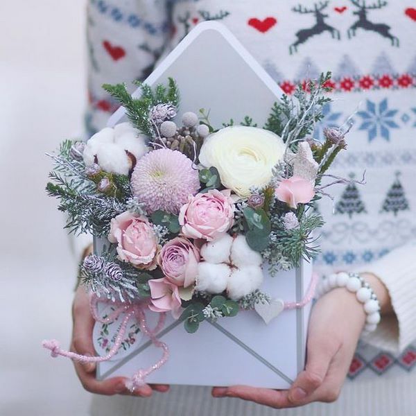 Charming floral arrangements 2020-2021: top trends and trends of the season in the photo