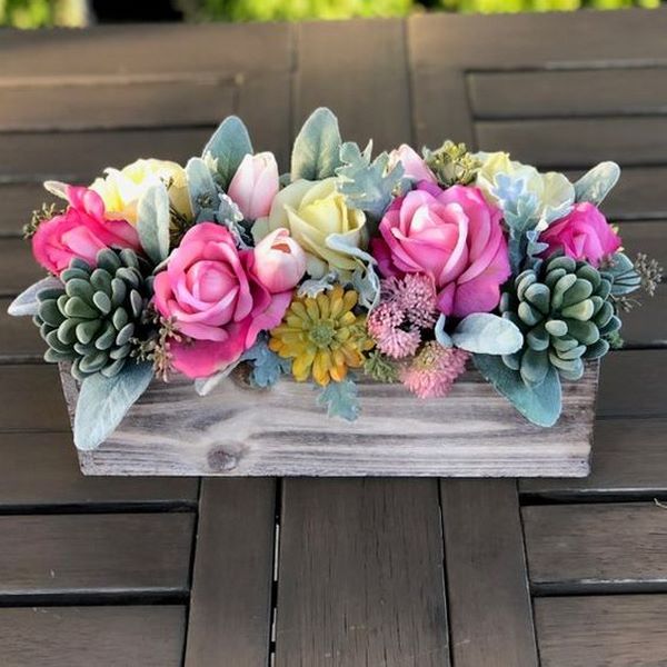 Charming floral arrangements 2020-2021: top trends and trends of the season in the photo