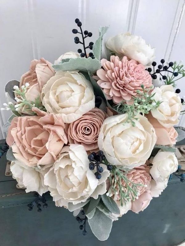 Charming floral arrangements 2020-2021: top trends and trends of the season in the photo