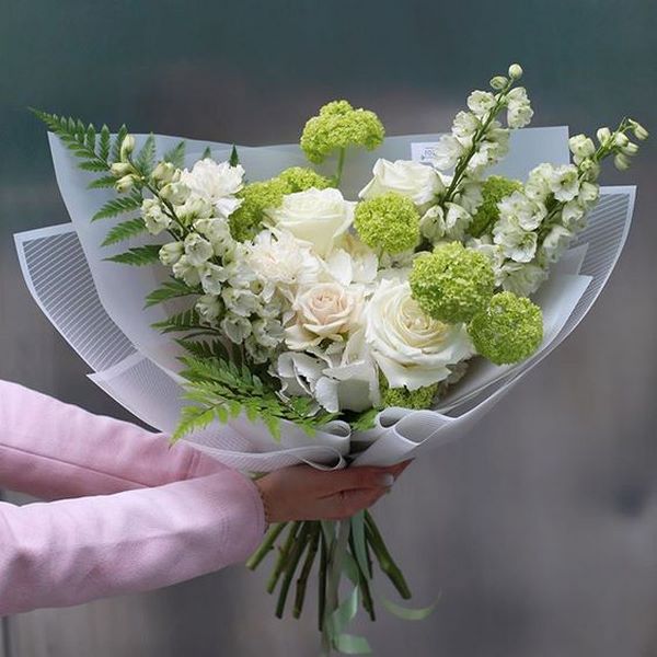 Charmerende blomsterarrangementer 2020-2021: toptrends og sæsontrends på billedet