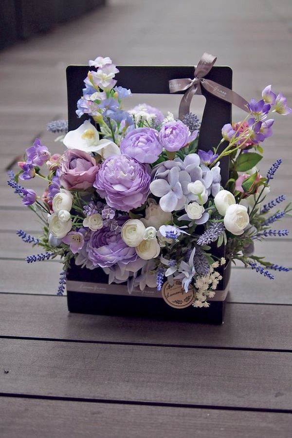 Charming floral arrangements 2020-2021: top trends and trends of the season in the photo